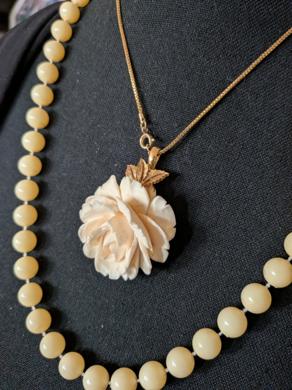 Vintage Coro Gold and Cream Carved Flower Pendant Broach Necklace
